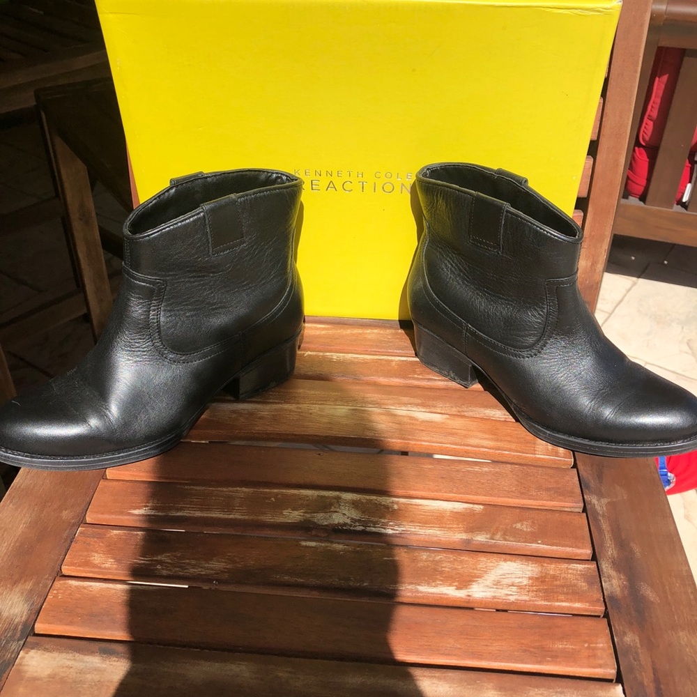 Kenneth Cole Size 6.5 Hot Step Boot- Black